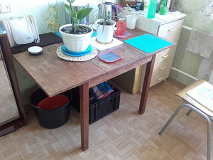 Wooden extendable kitchen table (1 foto / 3)
