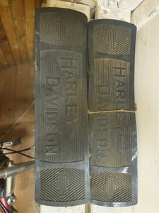 Harly-Davidson JD боковая корзина резиновые накладки на подставку для ног. (1 фото из 1)