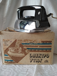 УТЮГ 1000 Вт (2 фото из 3)