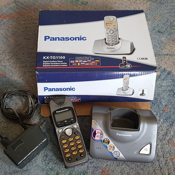 Телефон Panasonic KX-TG1100