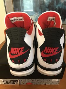 Air Jordan 4 Retro Fire Red (2020) (2 foto / 6)