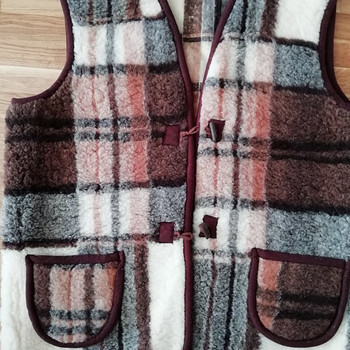 Продам жилет из овчины