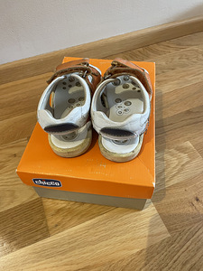 Сандалии chicco на дачу (2 фото из 3)