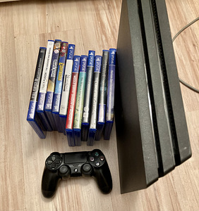 Playstation pro 1tb + last of us 2 (2 foto / 2)