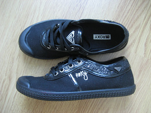 Uued Roxy tennised s.32 (stp 20,5 cm) (1 foto / 3)