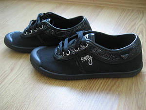 Uued Roxy tennised s.32 (stp 20,5 cm) (3 foto / 3)