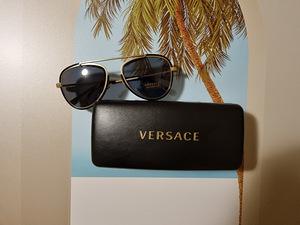 Солнцезащитные очки Versace (1 фото из 5)