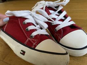 Tommy Hilfiger laste jalatsid (1 foto / 3)