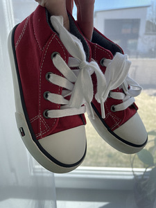 Tommy Hilfiger laste jalatsid (2 foto / 3)