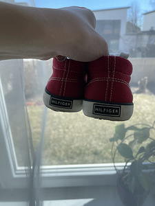 Tommy Hilfiger laste jalatsid (3 foto / 3)