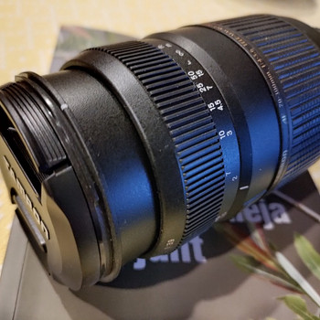 Tamron Di AF 70-300mm f/4,0-5,6 Nikonile + päikesevarjuk