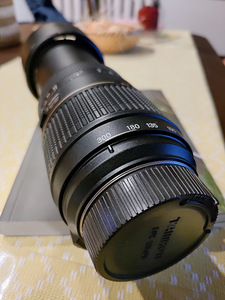 Tamron Di AF 70-300mm f/4.0-5.6 для Nikon + солнцезащитный козырек (2 фото из 2)