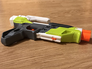 Nerf (1 foto / 2)