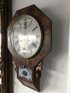 Старые американские настенные часы (2 фото из 8)