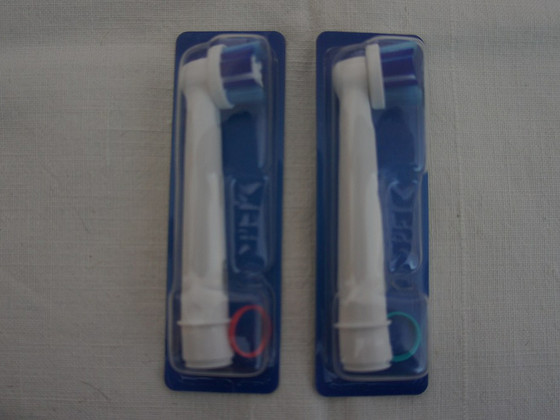 Сменные насадки для элекрической зубной щетки OralB