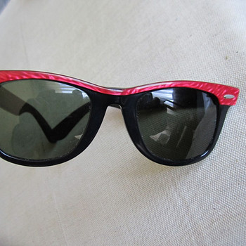 RAY-BAN. Wayfarer. b&l .USA.