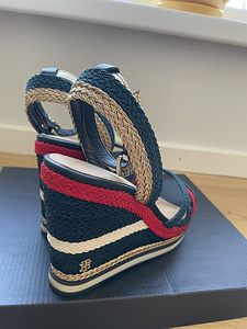 Сандалии tommy hilfiger (3 фото из 3)