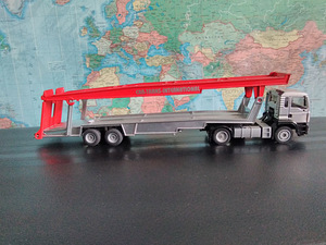Auto transporter Siku. (1 foto / 2)
