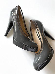 Новые туфли YSL 40-40,5 размер (2 фото из 3)