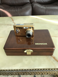 Kaamera teemantidega,24karat Gold Minox Gold DC4211 (2 foto / 3)