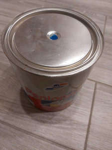 Värv metallile, 2,7 l. värv must, punane, sinine, valge. (4 foto / 6)