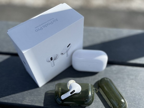 AirPods про