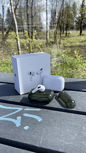 AirPods про (2 фото из 2)