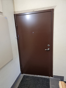 Металлические двери. (2 фото из 10)