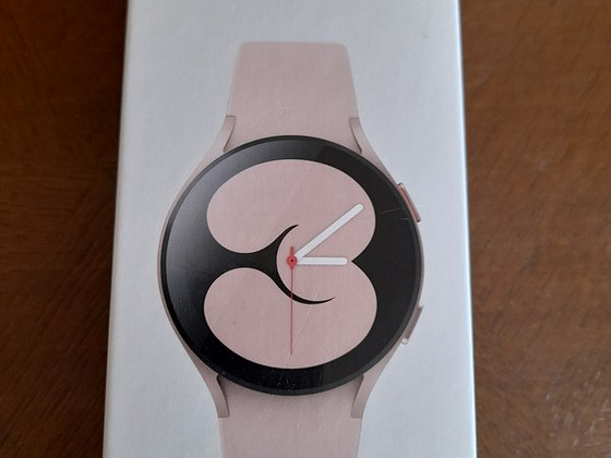 Samsung Galaxy Watch4 розовое золото 40 мм