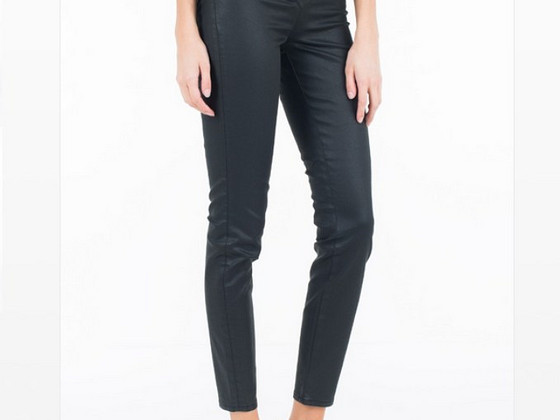Guess новые кожаные штаны Первоначальная цена 126 €. Размер