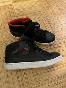 Новая puma р.37 (3 фото из 3)