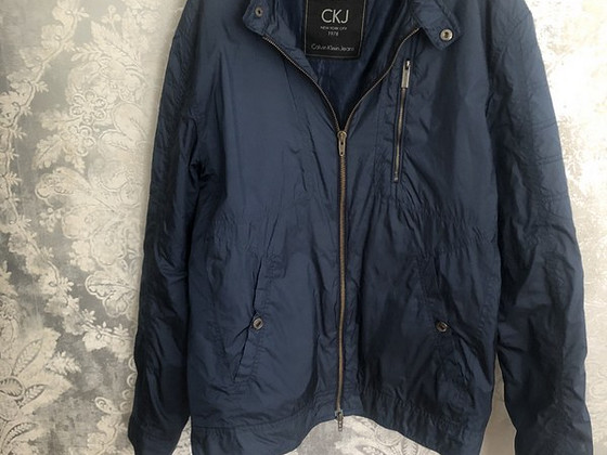 Продам мало б/у ветровку Calvin Klein, s S/M