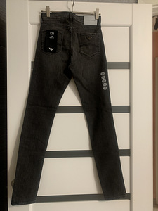 Джинсы Armani (2 фото из 3)