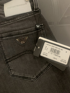 Джинсы Armani (3 фото из 3)