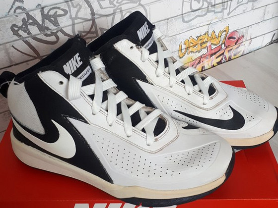 Кроссовки Nike 37.5 размер