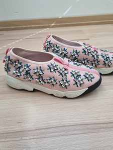 Кросовки (2 фото из 3)