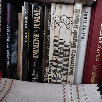 Различные так называемые театральные книги