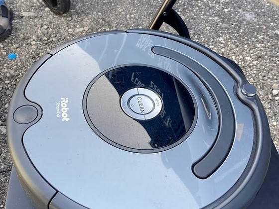 IRobot tolmuimeja