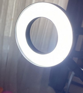 Светодиодная лампа с держателем для телефона Selfie Ring l (7 фото из 8)