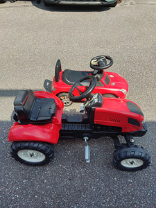 Müüa korralikud laste pedaaltraktor ja isteauto, tõukeauto (3 foto / 4)