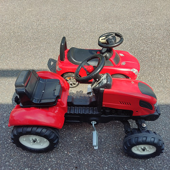 Müüa korralik laste mängu traktor