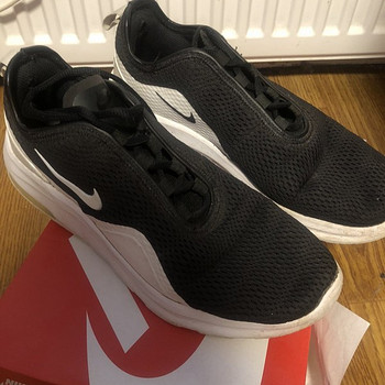 Nike AIR MAX MOTION 2