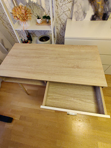 Kirjatuslaud / Desk (1 foto / 2)