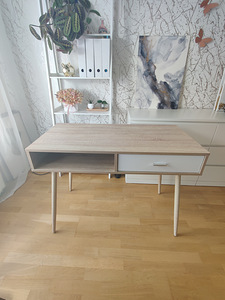 Kirjatuslaud / Desk (2 foto / 2)