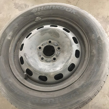 Suverehvid koos velgedega Ford Focus 2