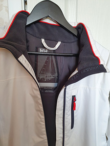 Продам куртку (2 фото из 2)