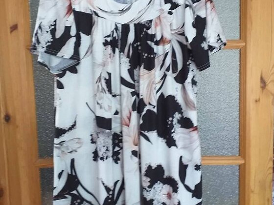LoveFASHION.NEW.очень красивая туника 4XL (26-28)