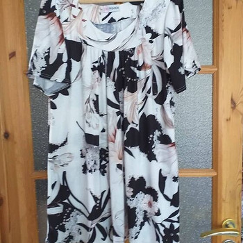 LoveFASHION.NEW.очень красивая туника 4XL (26-28)