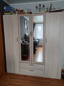 Suure peegliga riidekapp (2 foto / 3)
