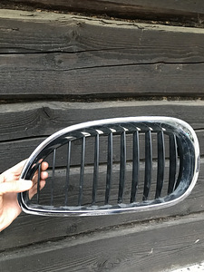 BMW E60 оригинал решётка радиатора (2 фото из 2)